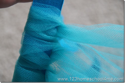 How to Make a Disney Frozen No Sew Elsa Costume for Kids