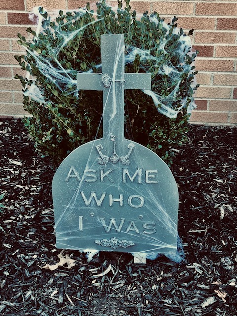 DIY-Grave-A-Christmas-Carol-Marley