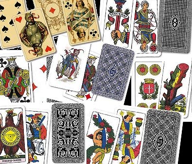 Alcune carte da gioco uscite dagli stabilimenti Modiano