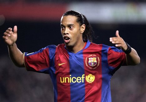 All Football Players: Ronaldinho Hairstyle Images 2012