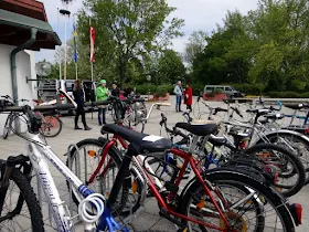 Fahrräder, die zum Kauf angeboten wurden, und Fahrradservice