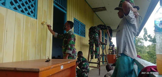 TNI Renovasi Bangunan Sekolah di Kabupaten Asmat Papua