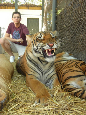 Kebun Binatang Paling Berbahaya di Dunia - Lujan Zoo25