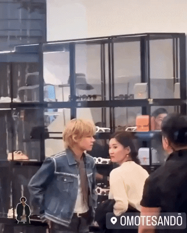 Internet users are reacting to fans who attempted to pull V's hair from BTS online.  A.R.M.Ys have expressed their anger after noticing the lack of respect from a few fans towards BTS's V during a recent CELINE event in Japan.