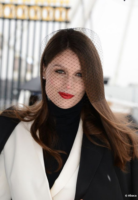 hat veil, veil beanie, armani privè, web veil on shades, laetitia casta veil, milano fashion week, what to wear, fashion trends, trends, veletta, street style looks, 