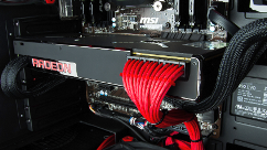 Η AMD Radeon Pro Duo: πολλά καλώδια τροφοδοσίας για τεράστια απόδοση.