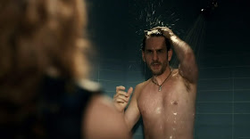 Aaron Abrams Shirtless in the L.A. Complex s2e07