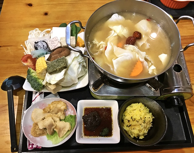 幸福10號店．蔬食．咖啡．下午茶~基隆素食、巷弄間鄉村風