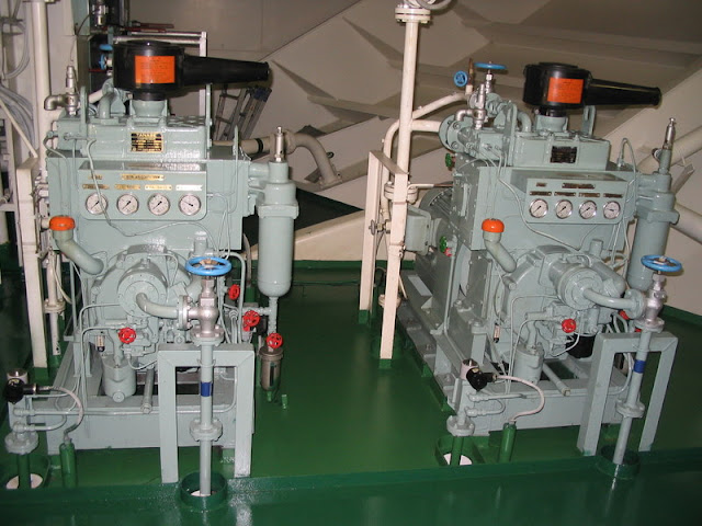Function Air Compressor On a Ship