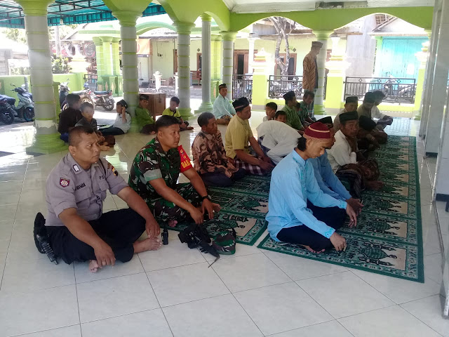 Kodim Karanganyar - Bersama Forkopimca Babinsa Koramil 05 Mojogedang Melaksanakan Sholat Jum'at Berjamaah