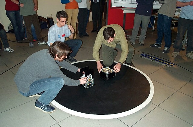 Primera competencia de sumo de Robots en Paraguay