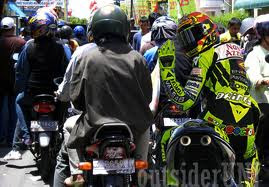 Aneka tips dan trik: FOTO-FOTO LUCU VALENTINO ROSSI