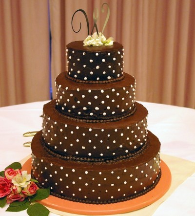 Wedding Cake Pearls Chocolate A wedding cake with a hint of chocolate