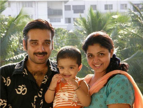 South Indian Actor Vineeth with his Wife Priscilla Vineeth (Priscilla Menon) & Daughter Avantika Vineeth | South Indian Actor Vineeth Family Photos | Real-Life Photos