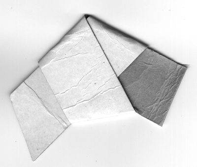 Un pentagone régulier dans un noeud en carton