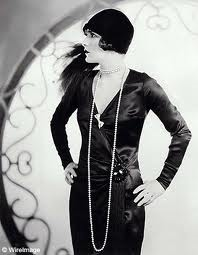 La petite robe noire de Coco Chanel, en 1926, un mythe, un classique ...