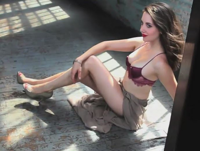 Alison Brie hot legs