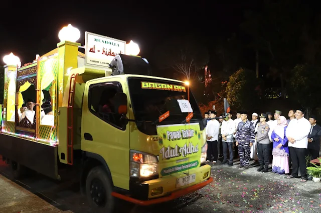 Bupati Roby Lepas 43 Kendaraan Hias Peserta Pawai Takbir Idul Adha 1446 H
