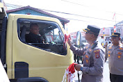 Kapolres Bener Meriah Beserta Forkopimda Membagikan Bendera Kemasyarakat