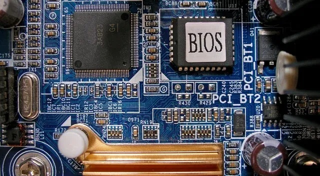 كيفية إعادة ضبط BIOS إلى إعدادات المصنع