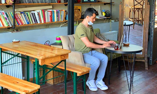 مقهى اسطنبول للكتاب