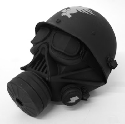 Esta máscara anti-gas de Darth Vader es un diseño de Tristan Eaton y AZK ONE 