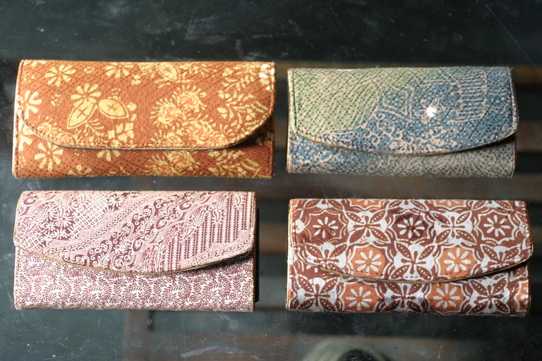 Aneka Kerajinan  Dompet  dan Clutch Batik Yogyakarta 