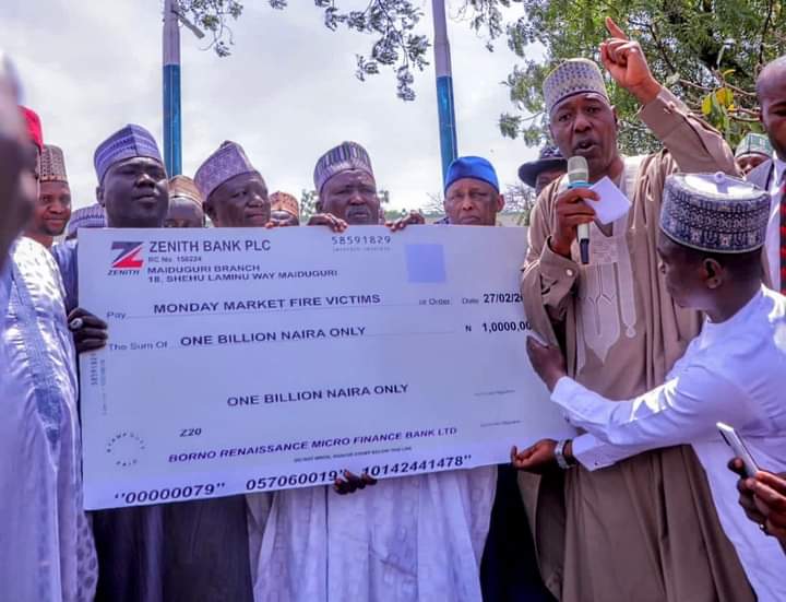 Zulum presents N1b cheque to Monday Market fire incident victims
