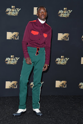 http://www.huffingtonpost.com/entry/mtv-awards-red-carpet_us_59106df0e4b0e7021e9936ca?srb&ncid=inblnkushpmg00000009