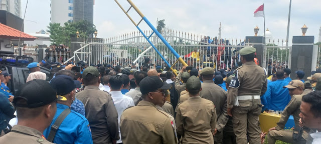 Ribuan Masyarakat Melayu yang Berasal dari Batam dan Luar Batam Gelar Aksi Demo di Kantor BP Batam