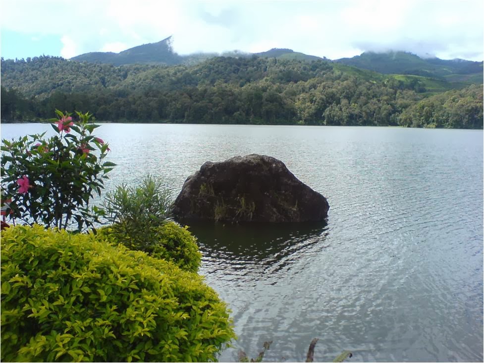 Batu Cinta - Situ Patenggang  Wisata Bandung Selatan 