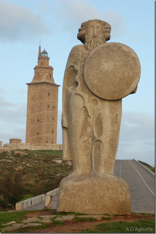 Breogán en el acceso a la Torre de Hercules.