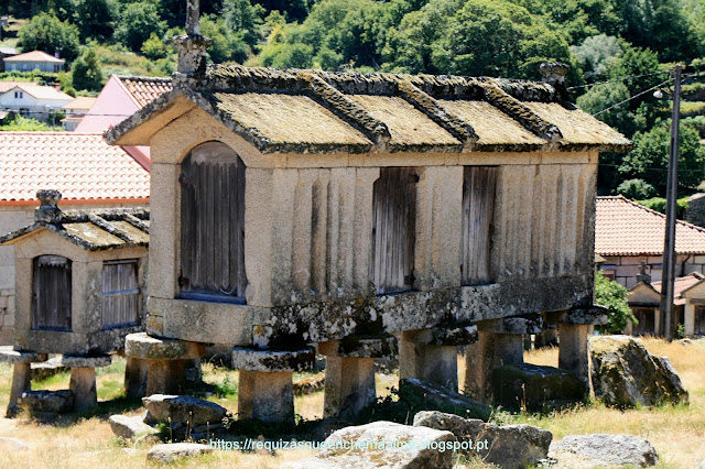 Lindoso, espigueiros de granito