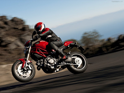 2012 Ducati Monster 1100 EVO Features and Benefits