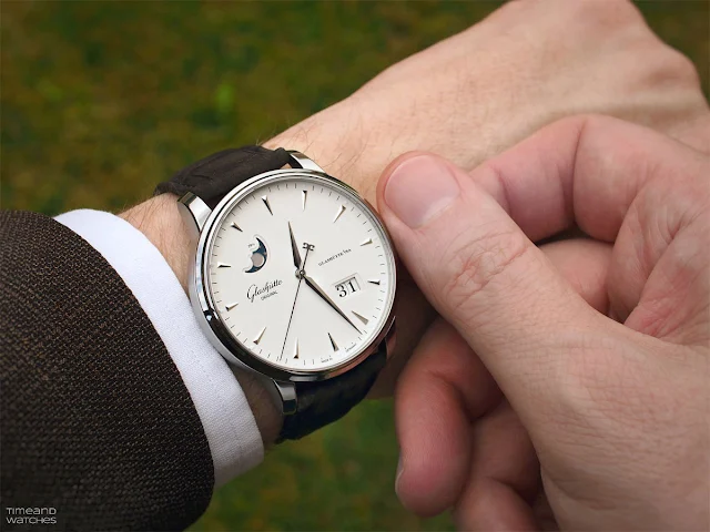 Wristshot of the Glashütte Original Senator Excellence Panorama Date Moon Phase  