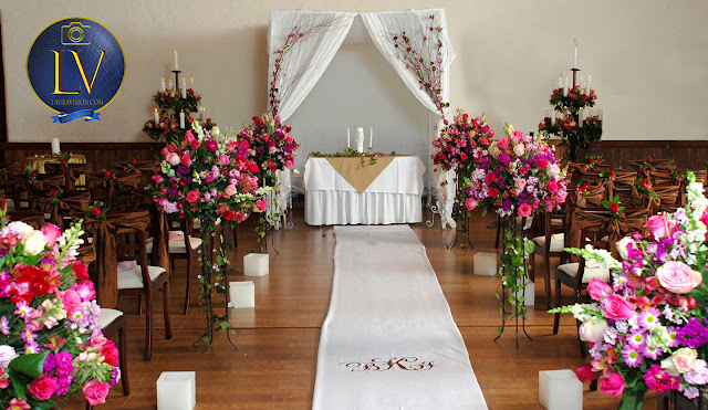 Salón principal decorado para una boda cristiana