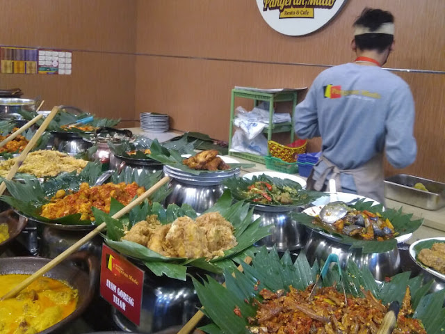 perbedaan nasi padang dan nasi kapau