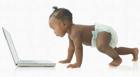 bayi-operasikan-laptop-ilustrasi.jpg