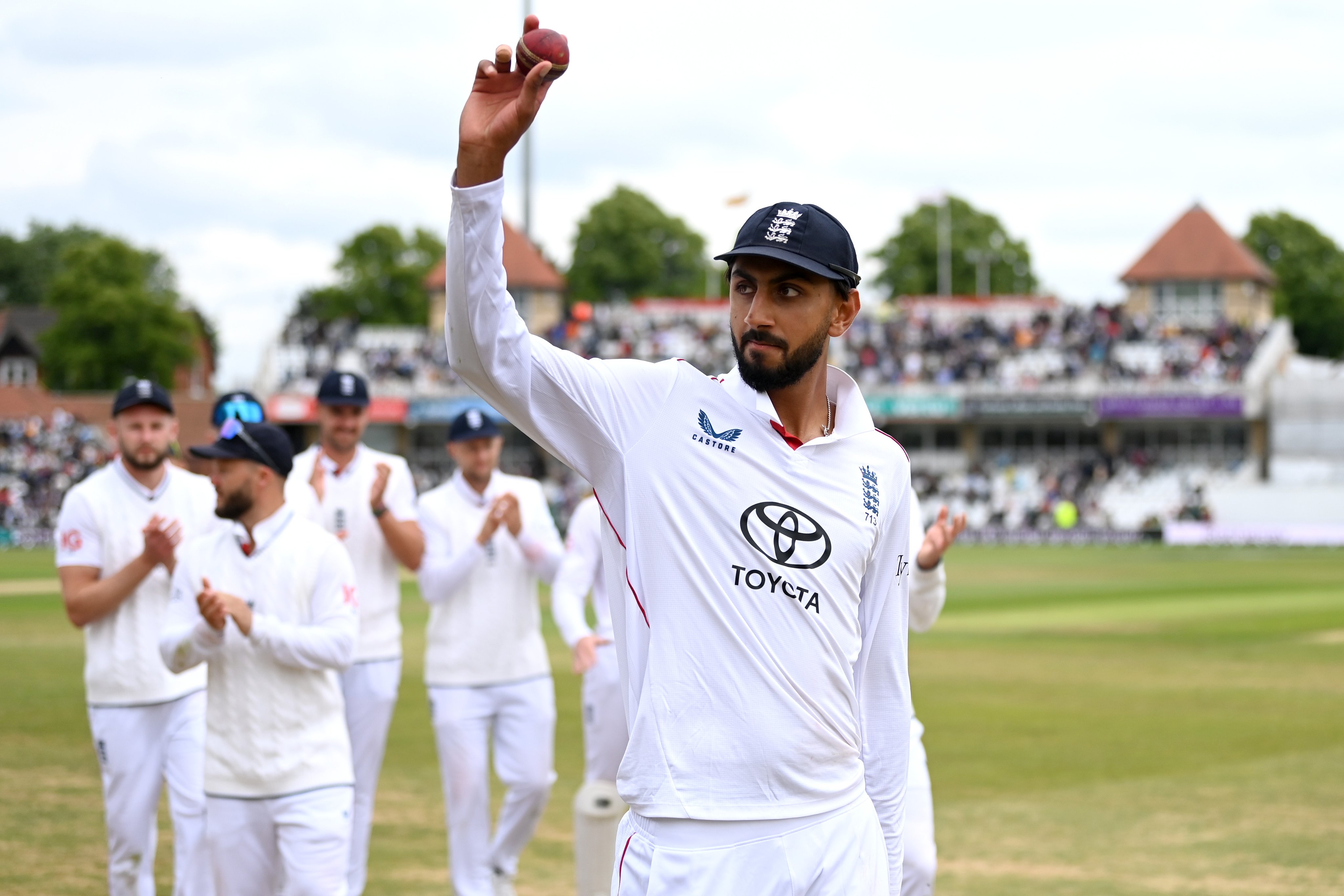 England beat Zimbabwe by an innings & 45 runs in a historic Test. Zimbabwe's fightback, Williams' 88, & fan support shine despite defeat. #ENGvZIM