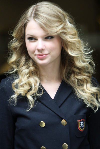 taylor swift haircut 2010