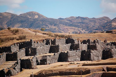 benteng sacsayhuaman