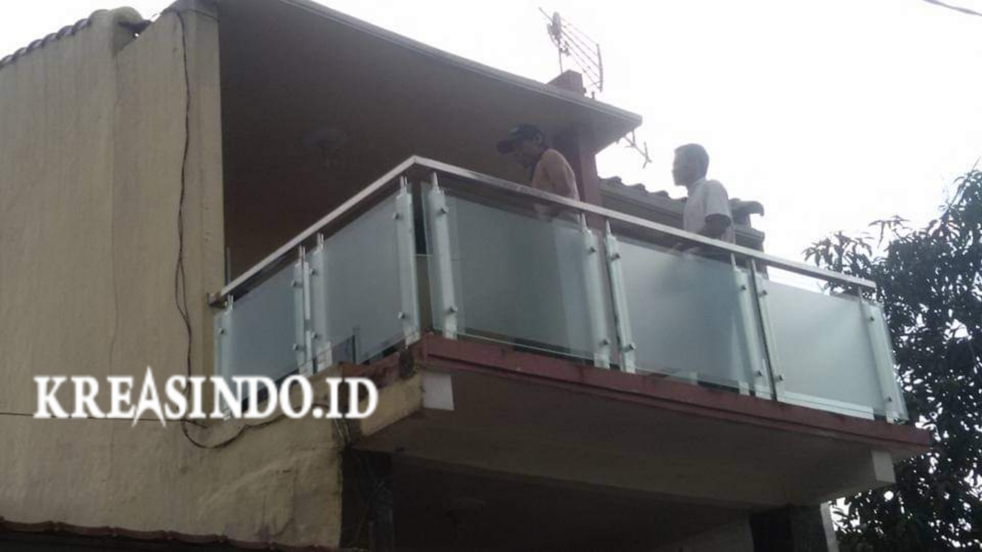 Balkon Stainless Kaca terpasang di Rumah Bu Vera Bukit Waringin Bojong Gede