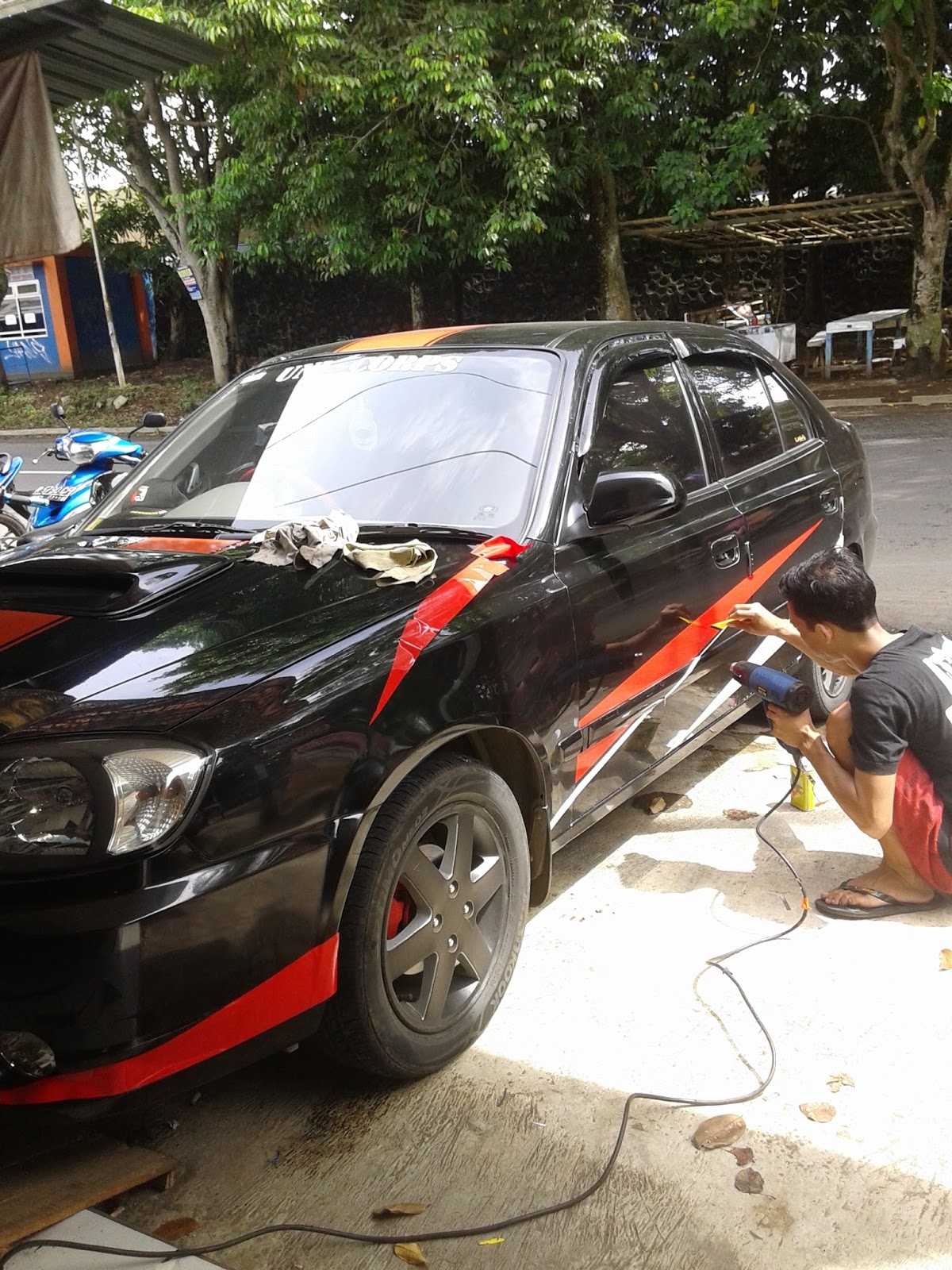 Top Cutting Sticker Mobil Sedan Minimalis Terbaru Modifotto