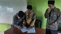 Bantuan PIP Tahun 2021 Dibagikan, Kepala Madrasah Mizabul ulum NW Pesanggrahan