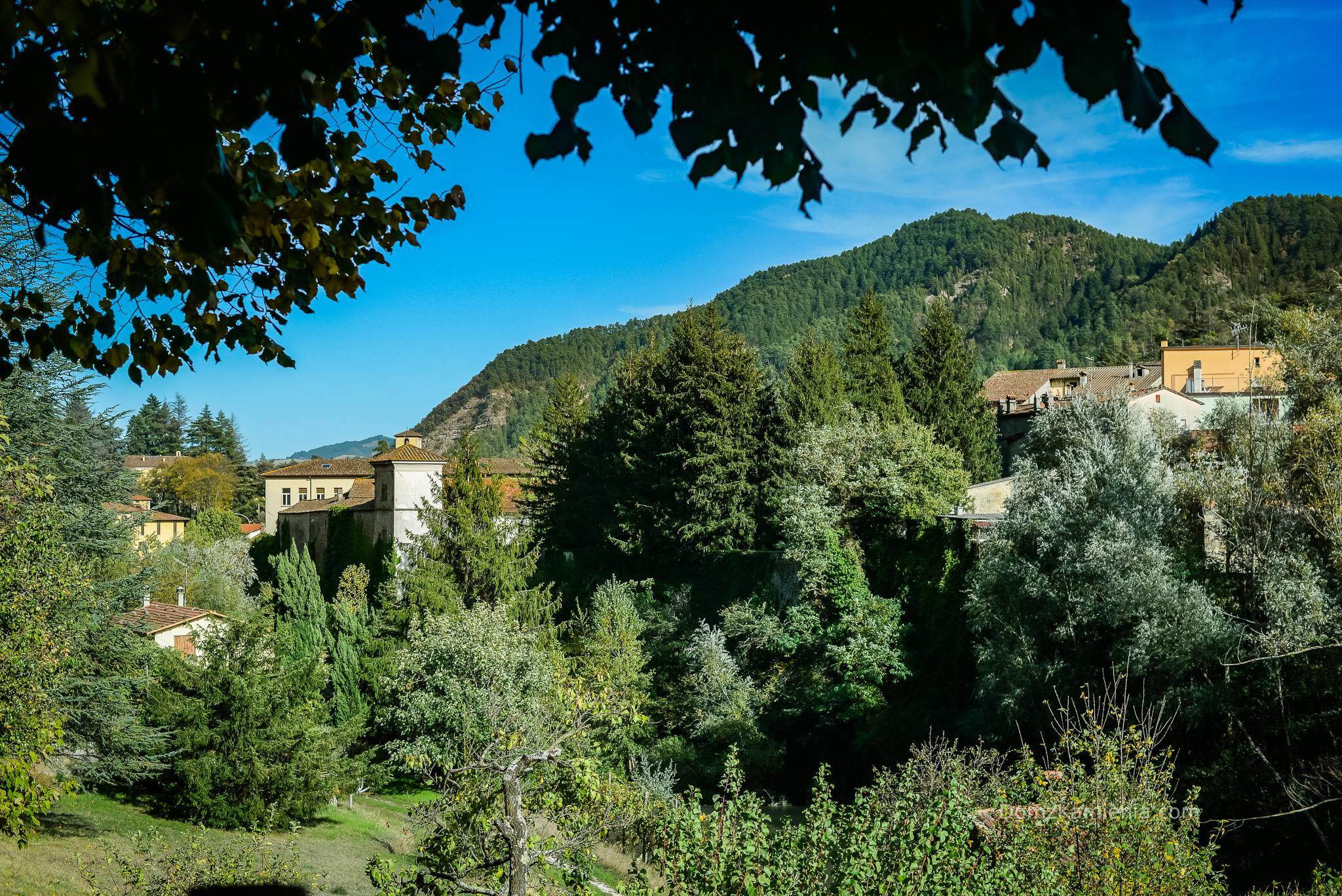 Dom z Kamienia, listopad, życie w Toskanii
