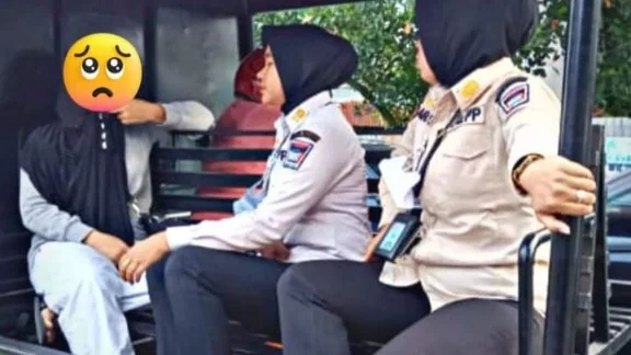 Diduga Tukang Pijit Plus-plus, Seorang Wanita dan Pria Diamankan Satpol PP Kota Padang, Kasur Sebagai Barang Bukti