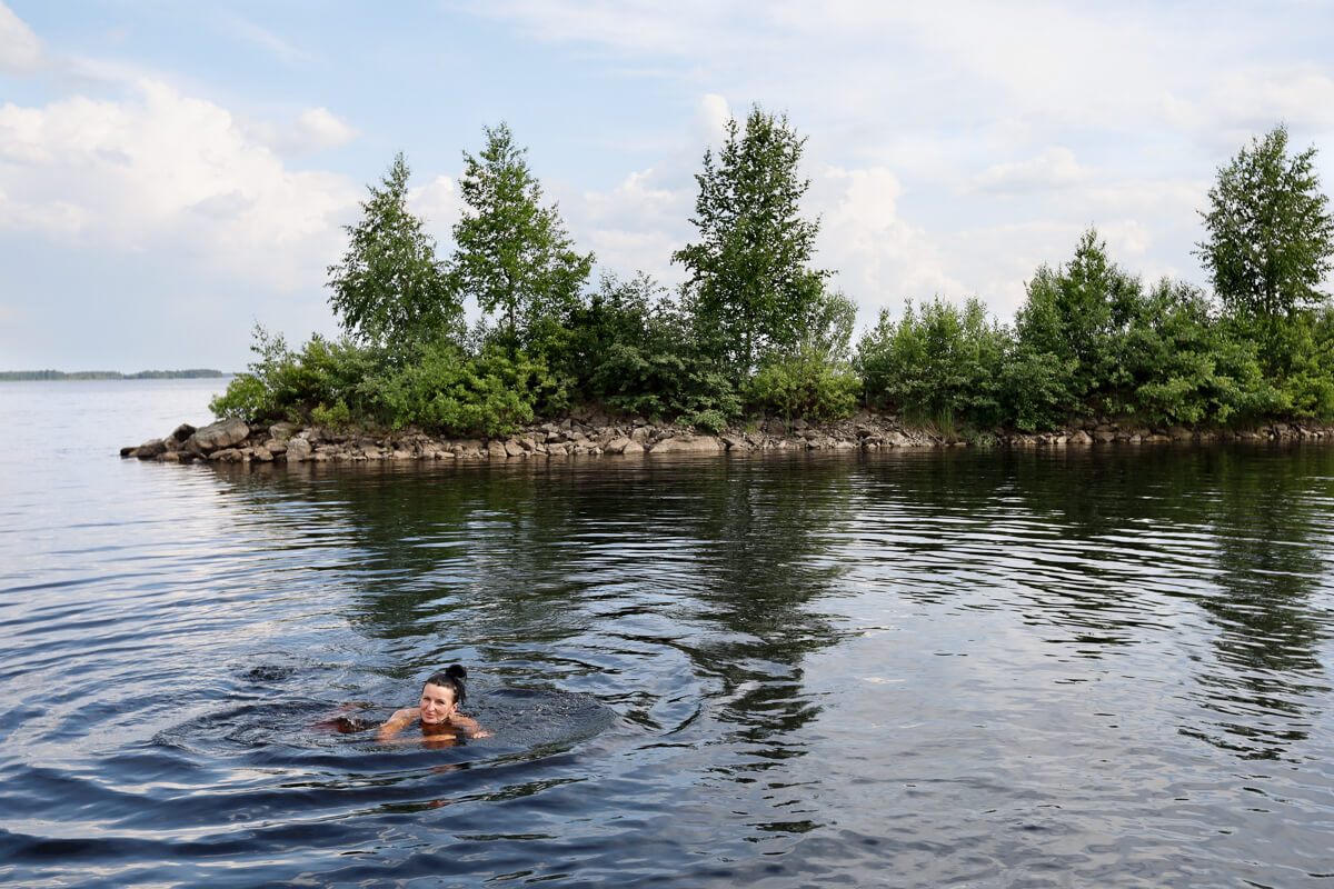 Kąpiel w zalewie Uljua Finlandia