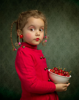 La niña de las cerezas - Cherries by Bill Gekas