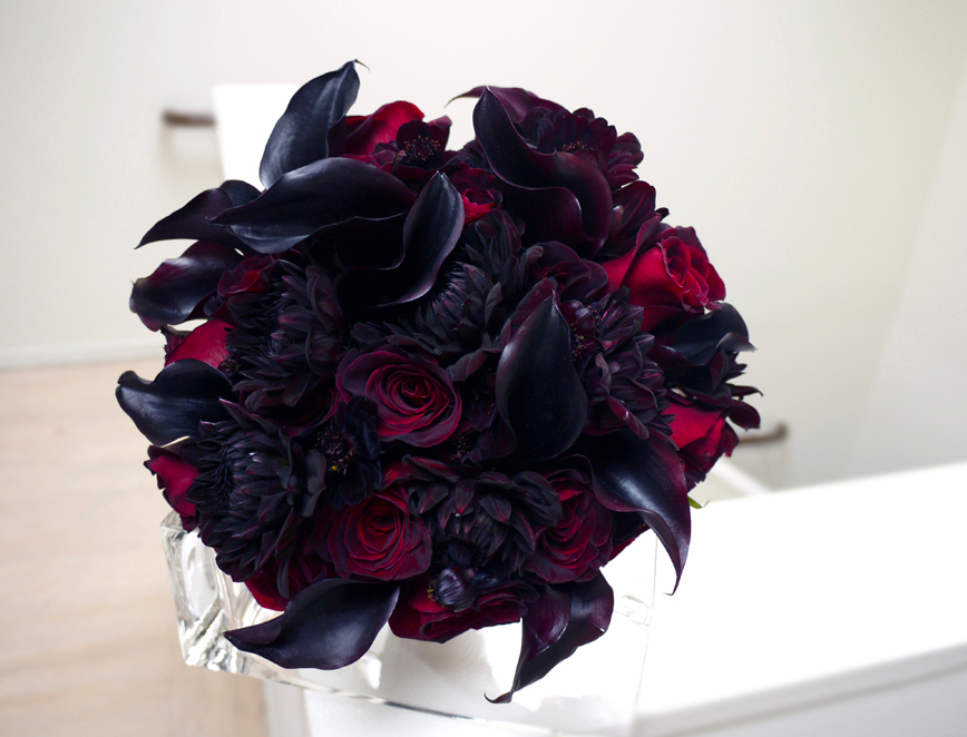 That said I wanted to share this gorgeous dark bridal bouquet they designed