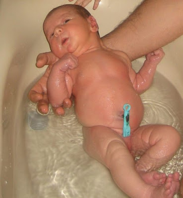  Como bañar al recién nacido, 